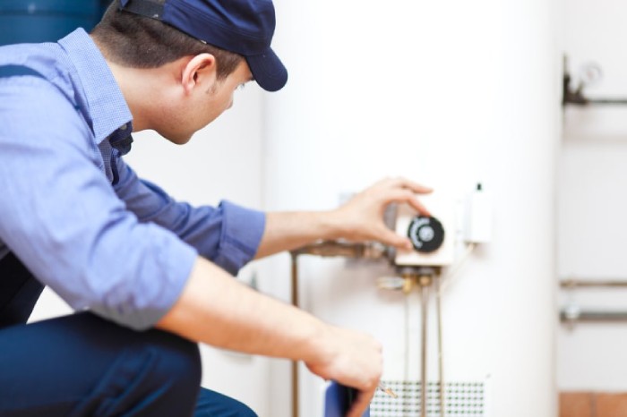 3 Reasons to Leave Water Heater Repair to the Pros